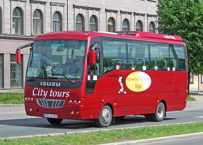 Autobusa noma Bauskā Isuzu 25 vietas
