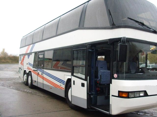 Autobusu parks Bauskā Divstāvu Neoplan