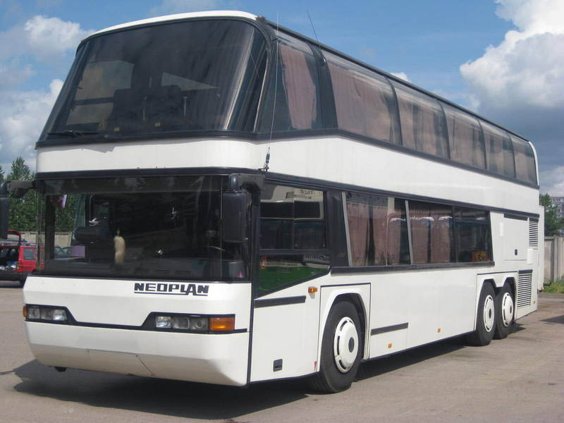 Autobusu parks Bauskā Divstāvu Neoplan